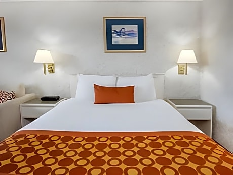 1 Queen Bed Accessible