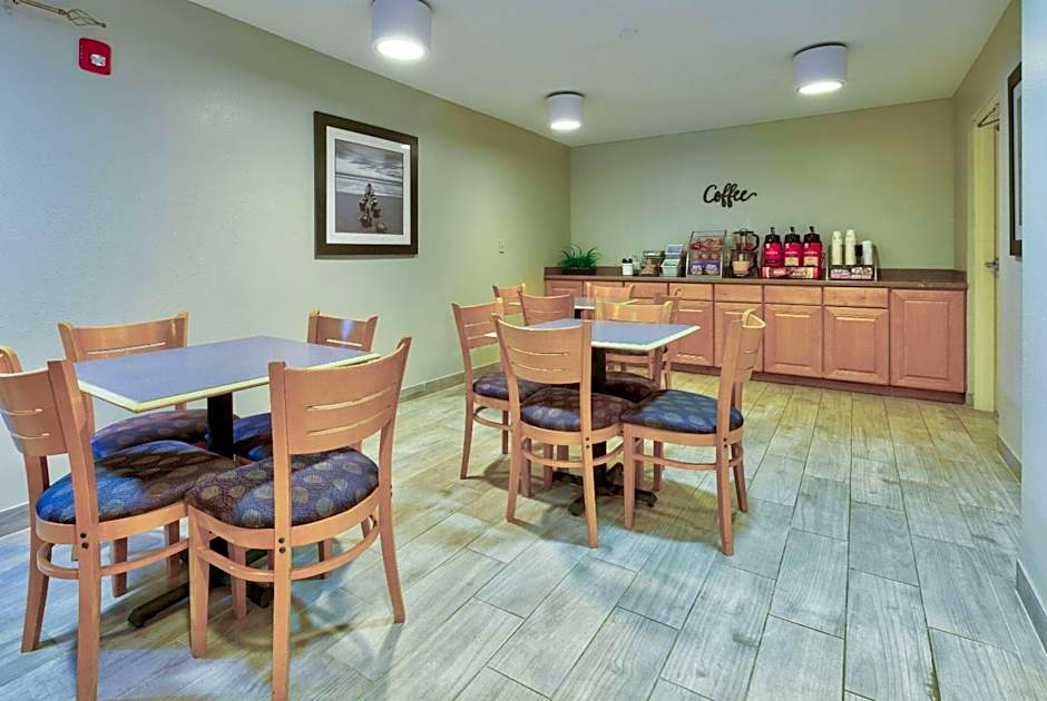 Super 8 by Wyndham Diberville Biloxi Area