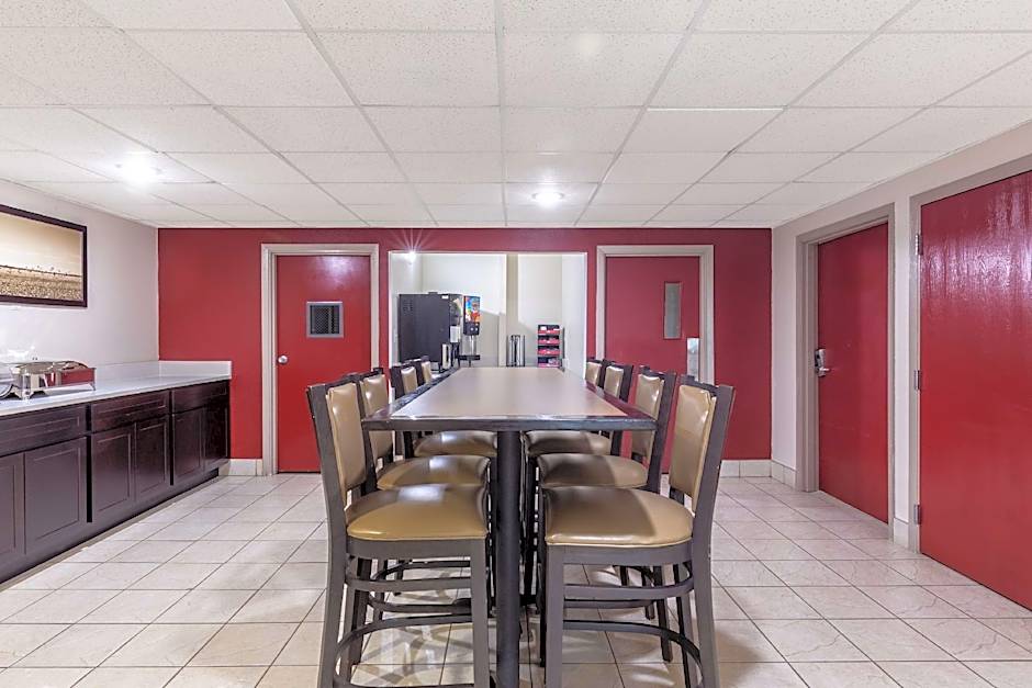 Red Lion Inn & Suites Pontoon Beach