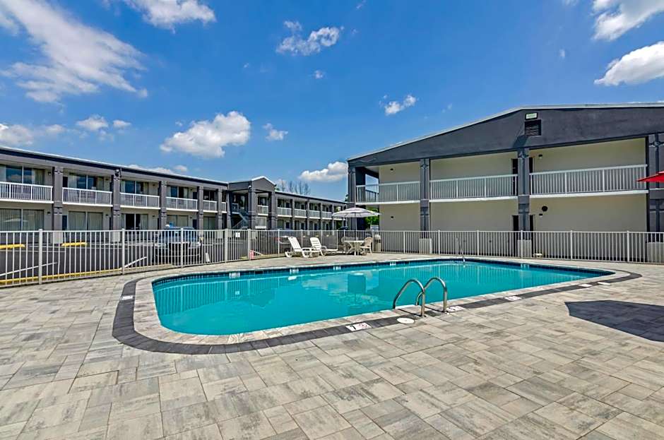 Suburban Studios Verona - Staunton North