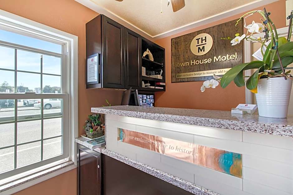 Eureka Town House Motel - Historic Old Town