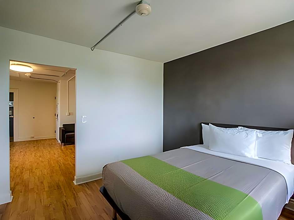 Quality Inn & Suites Kansas City Downtown