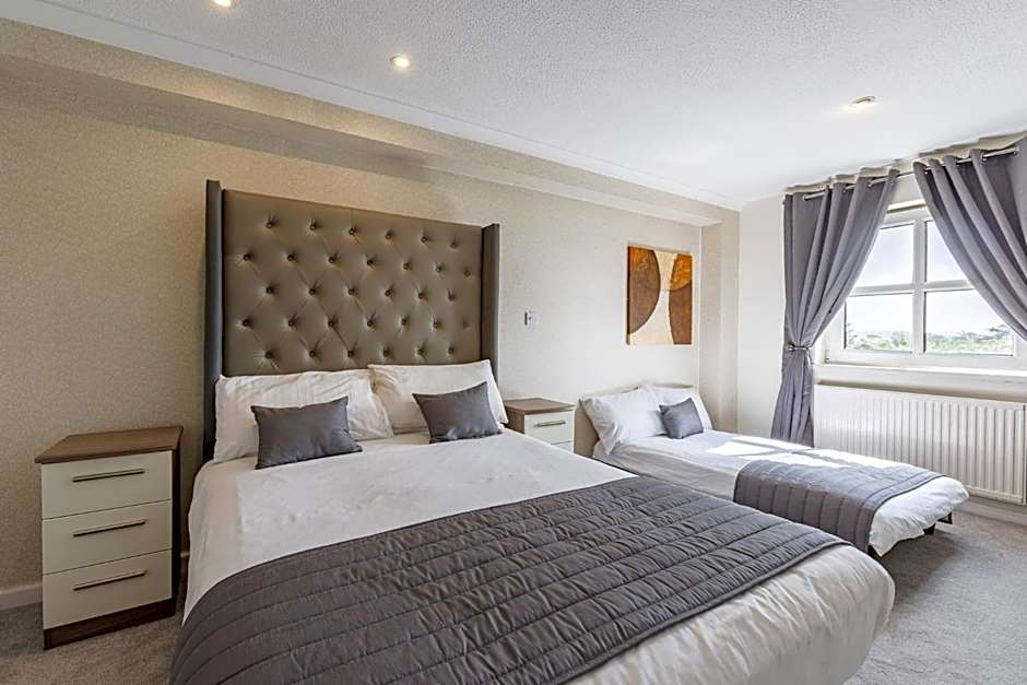 Photo 1 of 5 of Quadruple Room