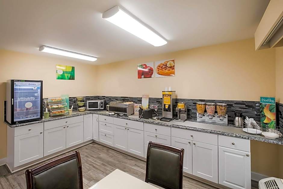 Quality Inn & Suites Greensboro near Lake Oconee