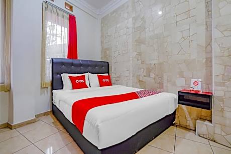 OYO Life 90035 Merci Club