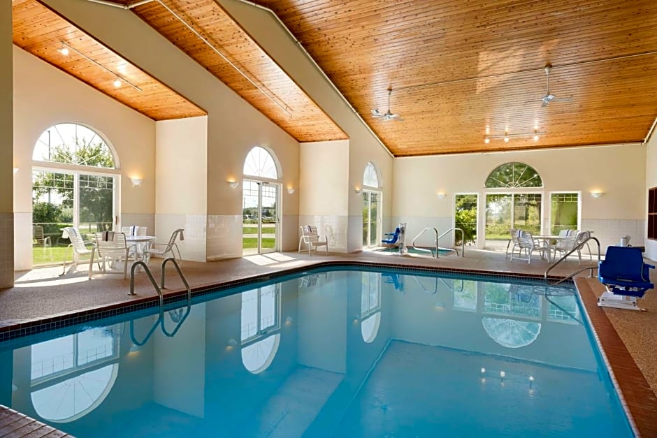 Country Inn & Suites by Radisson, Mason City, IA