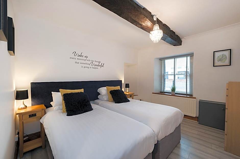 Crown and Cushion Appleby