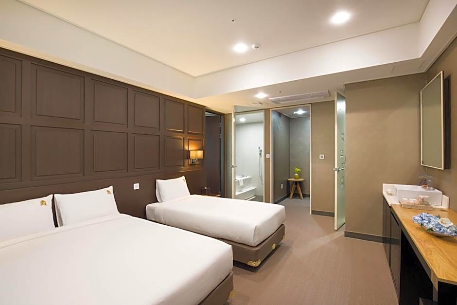 Photo 1 of 11 of Suite, Ocean View