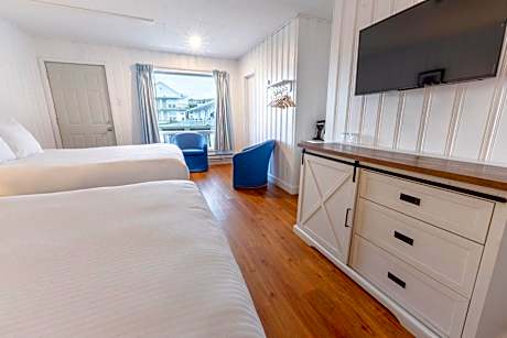 Queen Room with Two Queen Beds - Partial Sea View