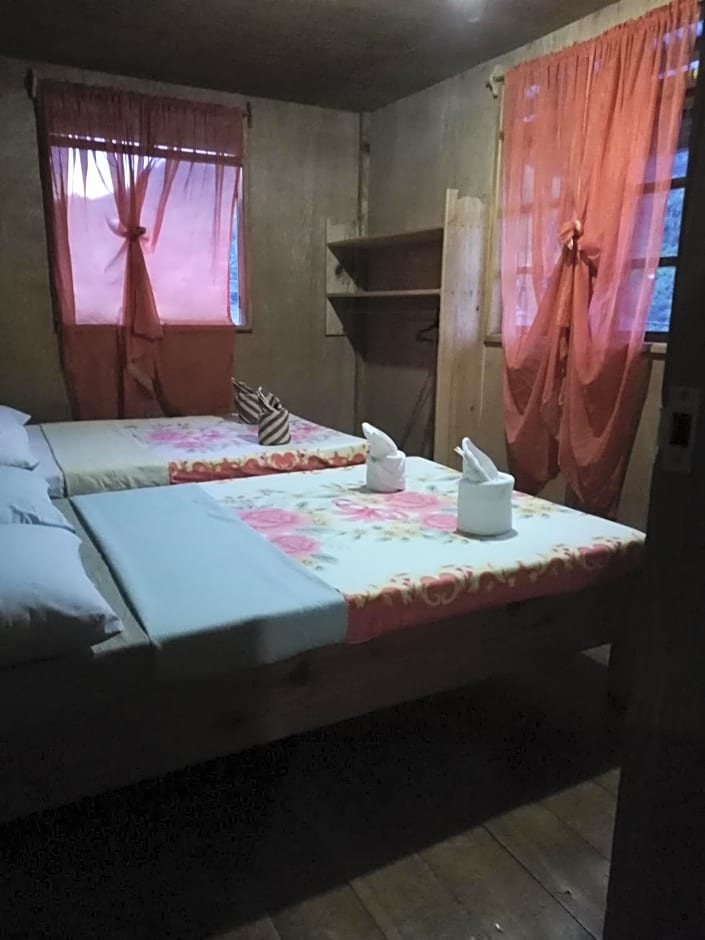 7th Heaven Lodge and Cafe