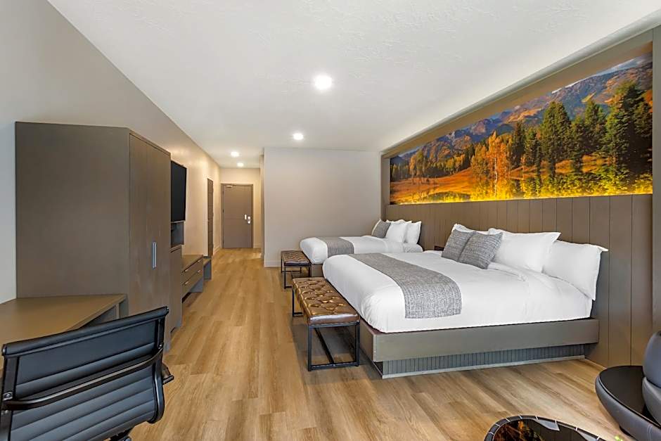 Photo 1 of 7 of 2 Queen Beds, Nonsmoking