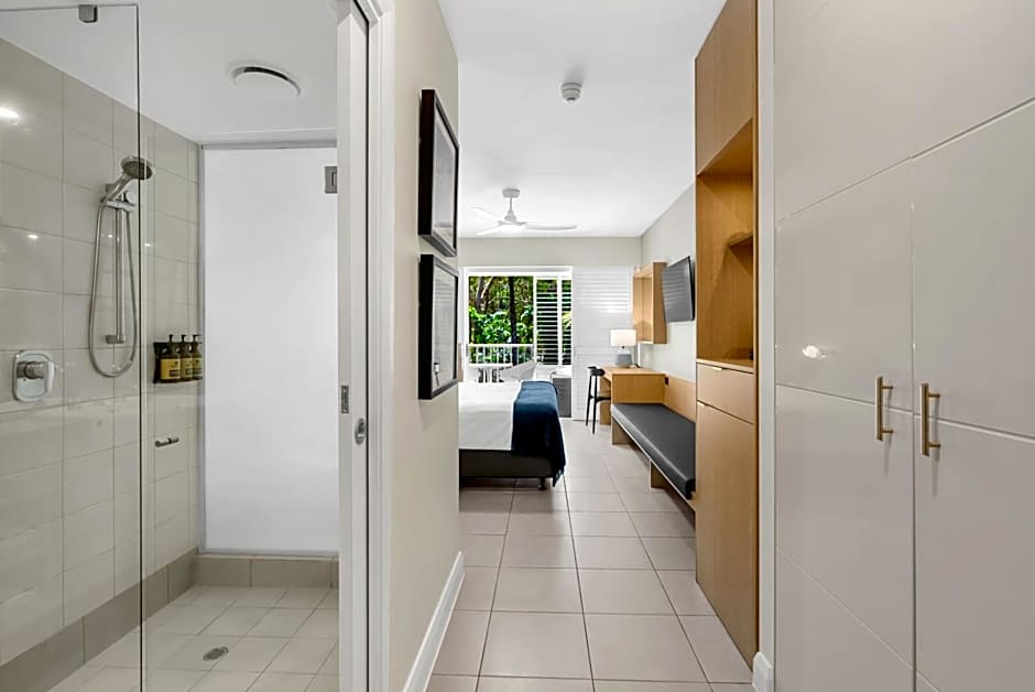 Elysium Private Apartments at Beach Club & Spa