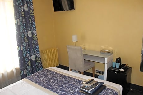 Small Twin Room with Air Conditioning