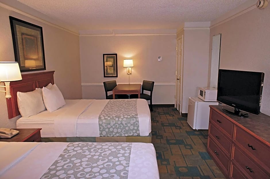 La Quinta Inn & Suites by Wyndham Pensacola