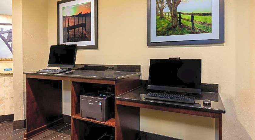 La Quinta Inn & Suites by Wyndham Sandusky