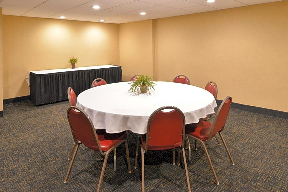 Best Western Plus Midwest Inn