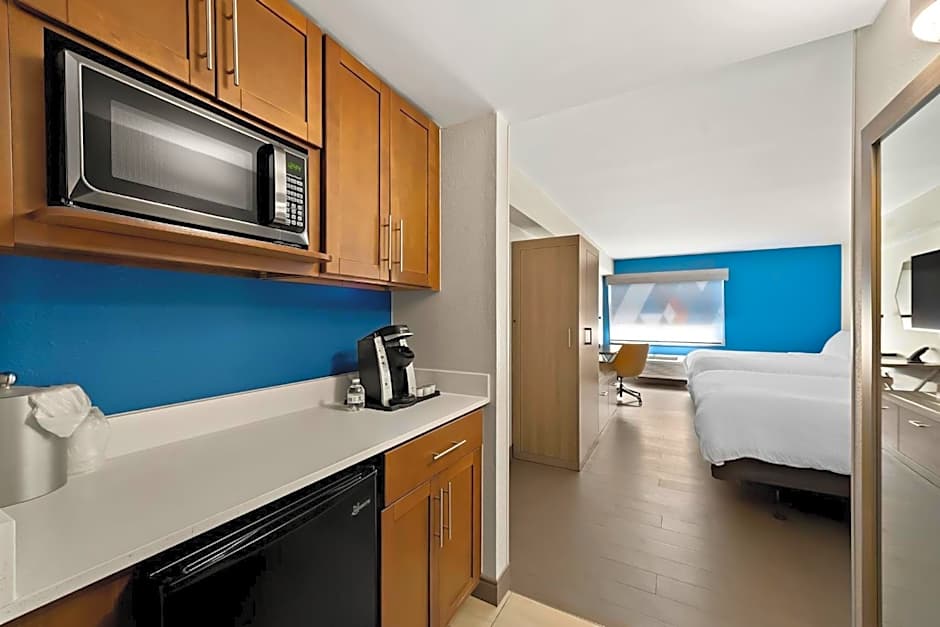 Holiday Inn Express & Suites Raleigh NE - Medical Ctr Area By IHG