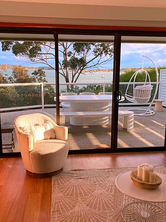 Seagrass Coastal Retreat with direct beach access