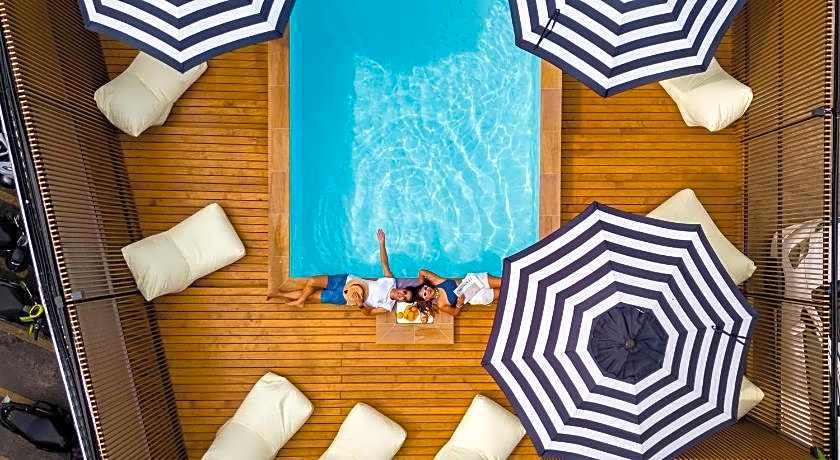 The Tint at Phuket Town Hotel