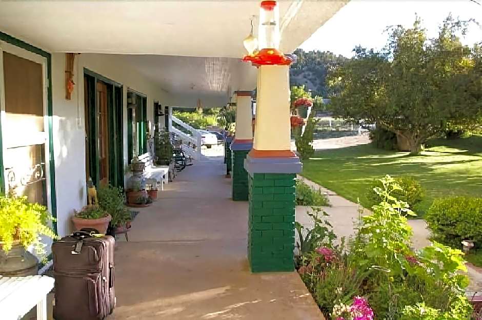 Historic Smith Hotel B&B