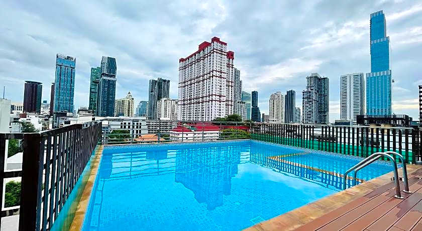 Top High Airport Link Hotel