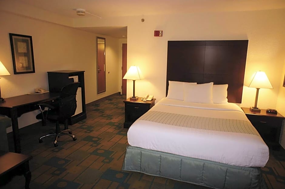 La Quinta Inn & Suites by Wyndham Boston Somerville