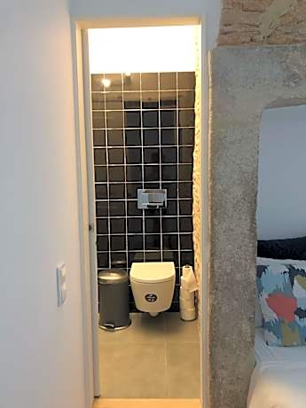 Deluxe Private Room with Queen Bed and Private Bathroom