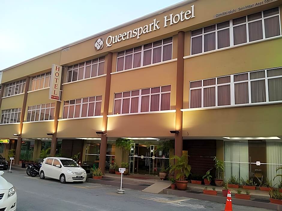 Queenspark Lovita Hotel