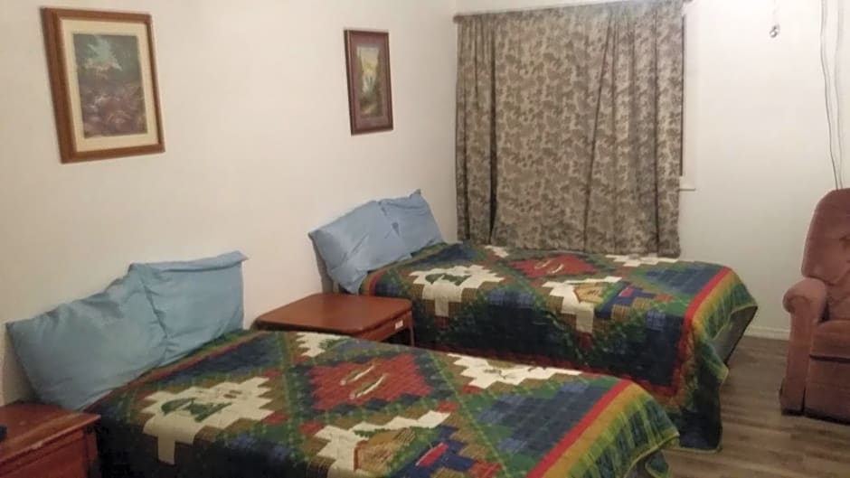 Tarragon Motel