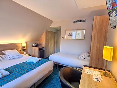 1 King 1 Single Non-Smoking Prestige Room Larger Room