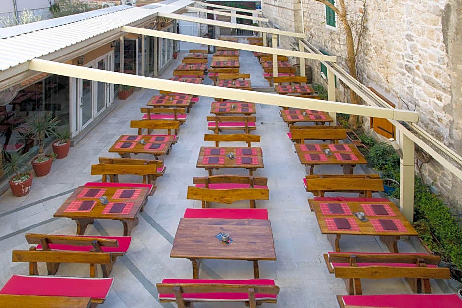 Aspalathos Residence