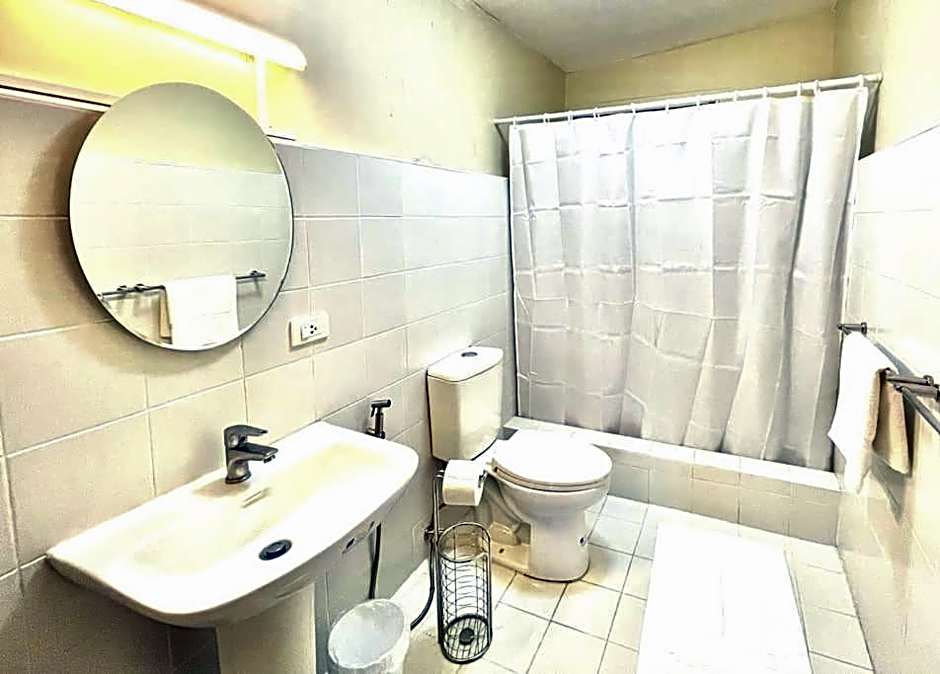 Mid-Century Modern Centrally Located Garden Oasis