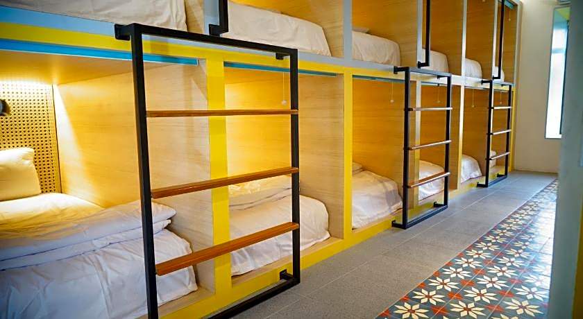 Borough Capsule Hostel Bali