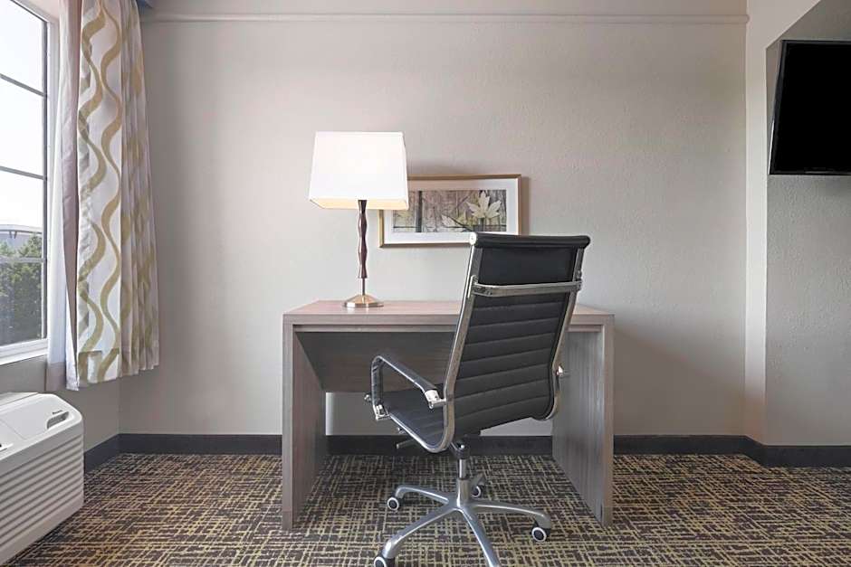 La Quinta Inn & Suites by Wyndham Atlanta Stockbridge