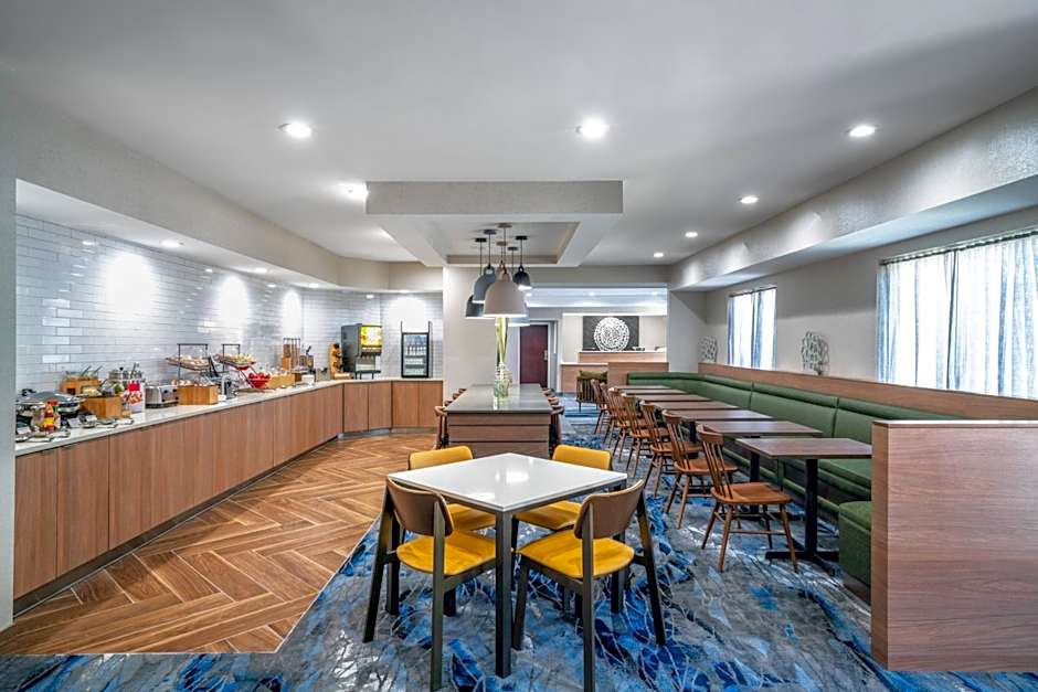 Fairfield Inn & Suites by Marriott Memphis I-240 & Perkins