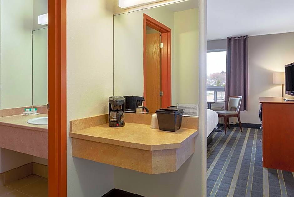 Super 8 by Wyndham Trois-Rivieres