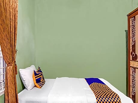 SPOT ON Room without Air Conditioning