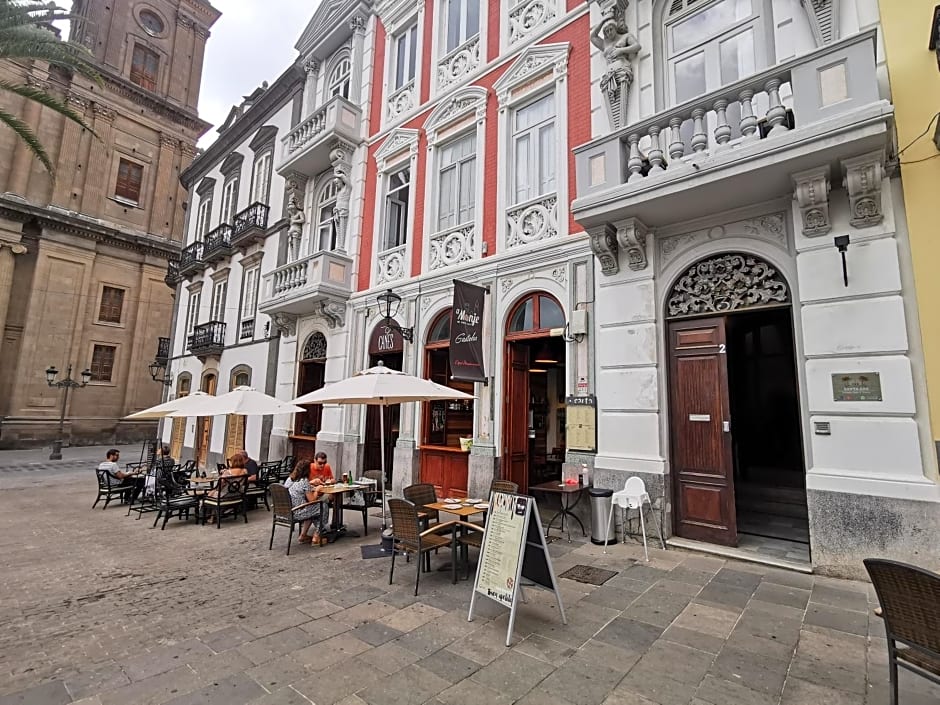 Santa Ana Suite & Rooms