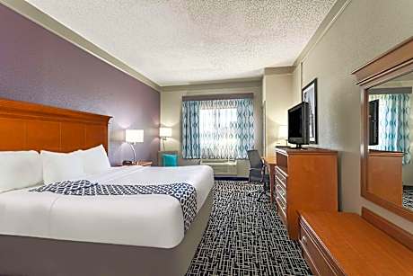 1 King Bed Non-Smoking