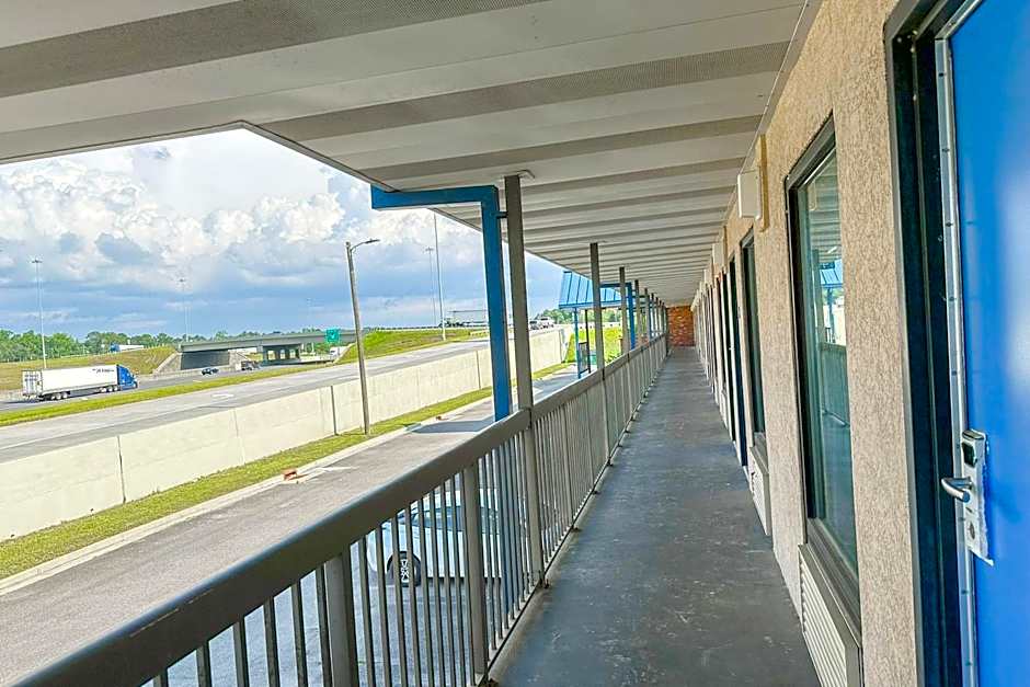 Hahira Inn By OYO near Valdosta