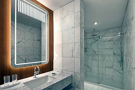 1 Bedroom Presidential Suite, 1 King, Public Square View, City View, High Floor, Whirlpool