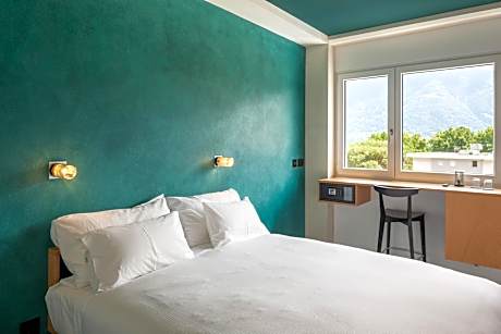 Double or Twin Room with Mountain View