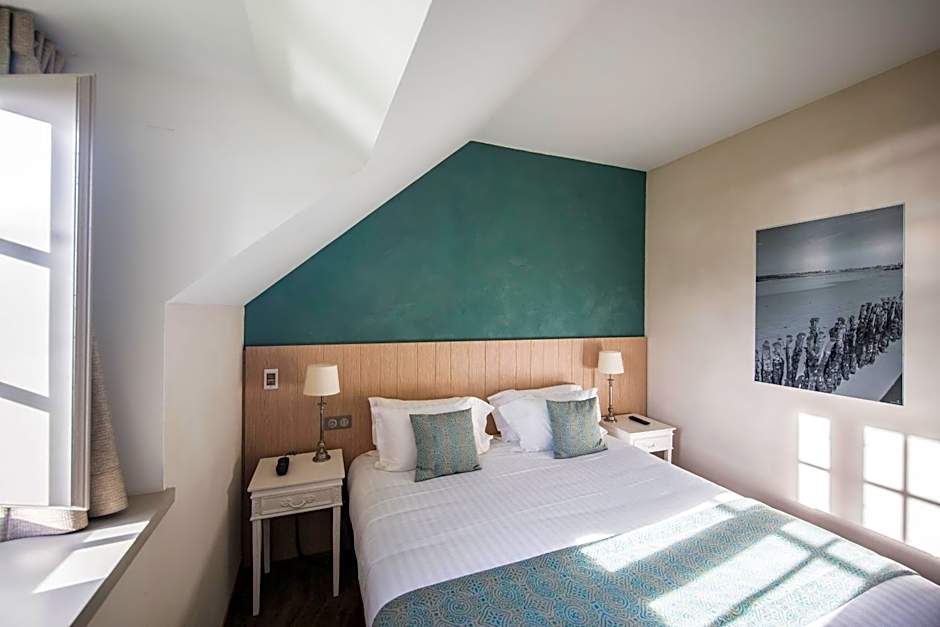 Hotel de L'Abbaye Le Tronchet - Handwritten Collection