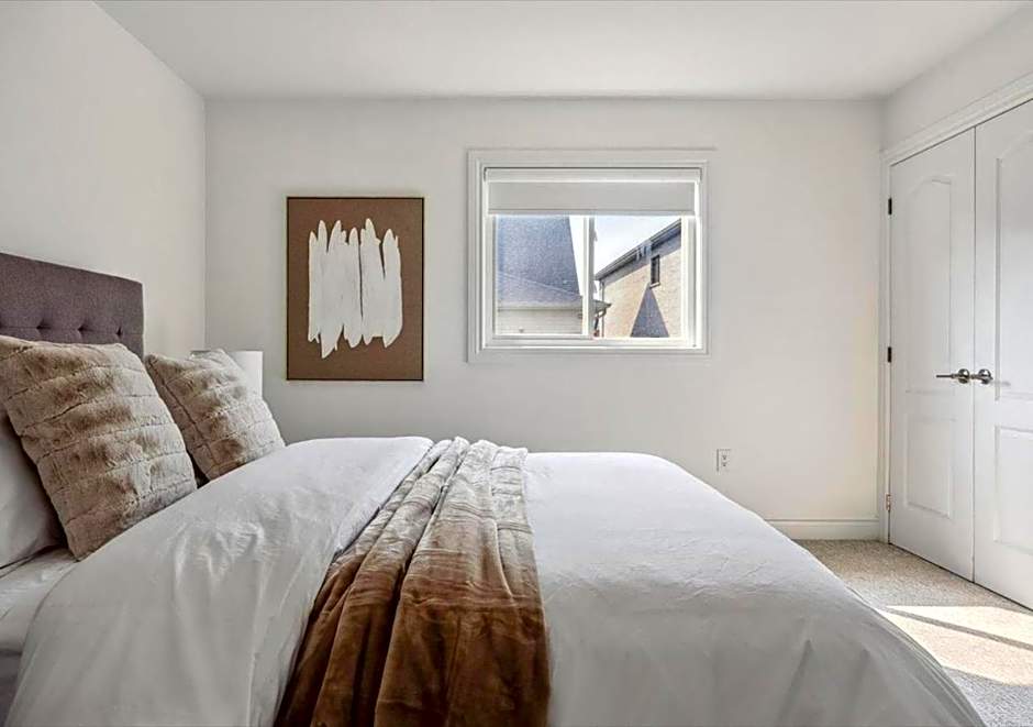 Luxurious and Beautiful, Barrie