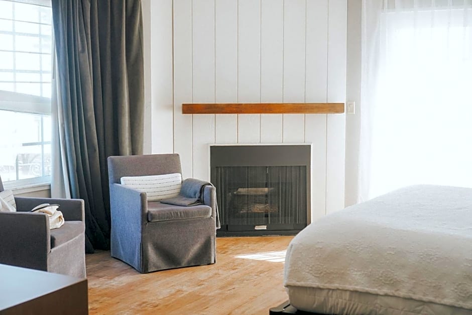 Fireside Inn on Moonstone Beach