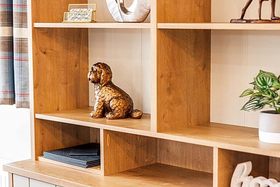 Heathery Lodge with Hot Tub