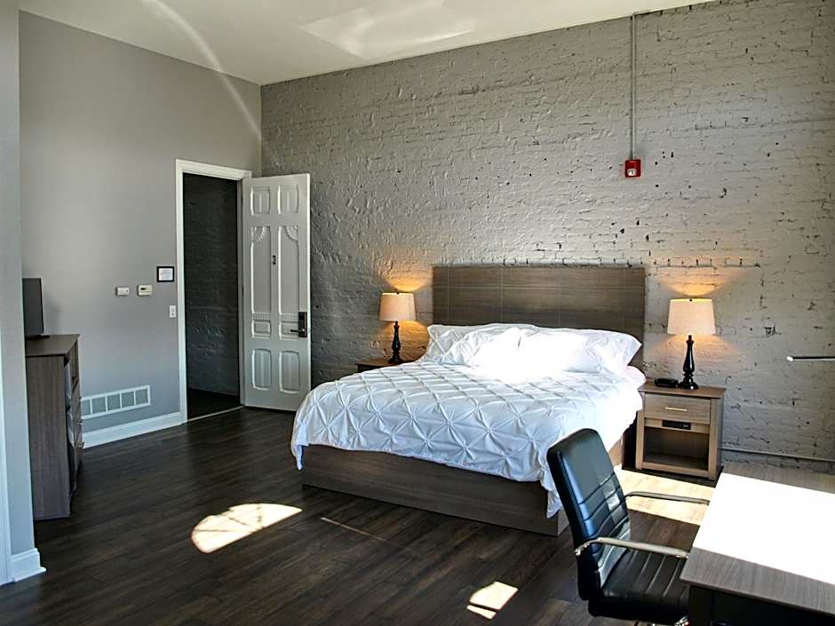 Photo 1 of 10 of Junior Suite, Canal View