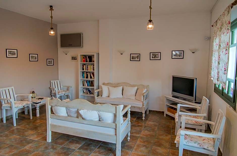 Ostria Hotel & Apartments