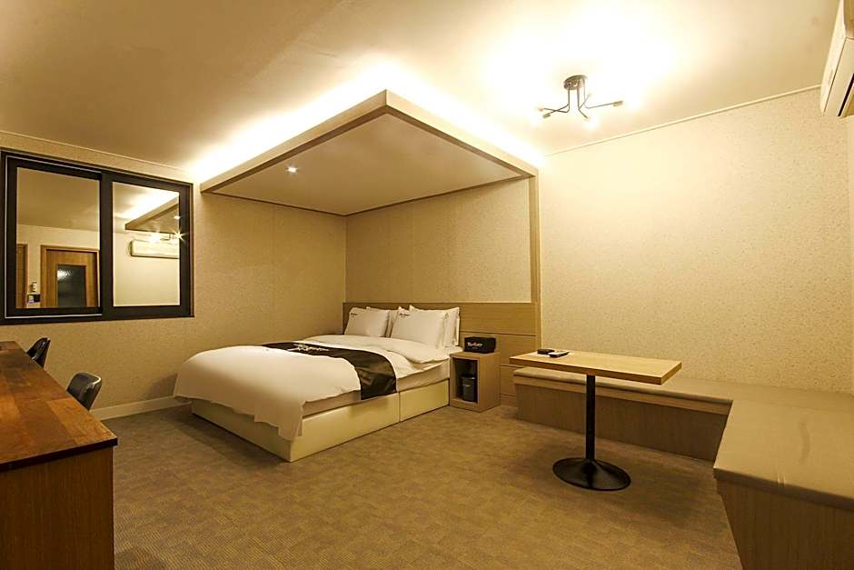 Two Heart Hotel