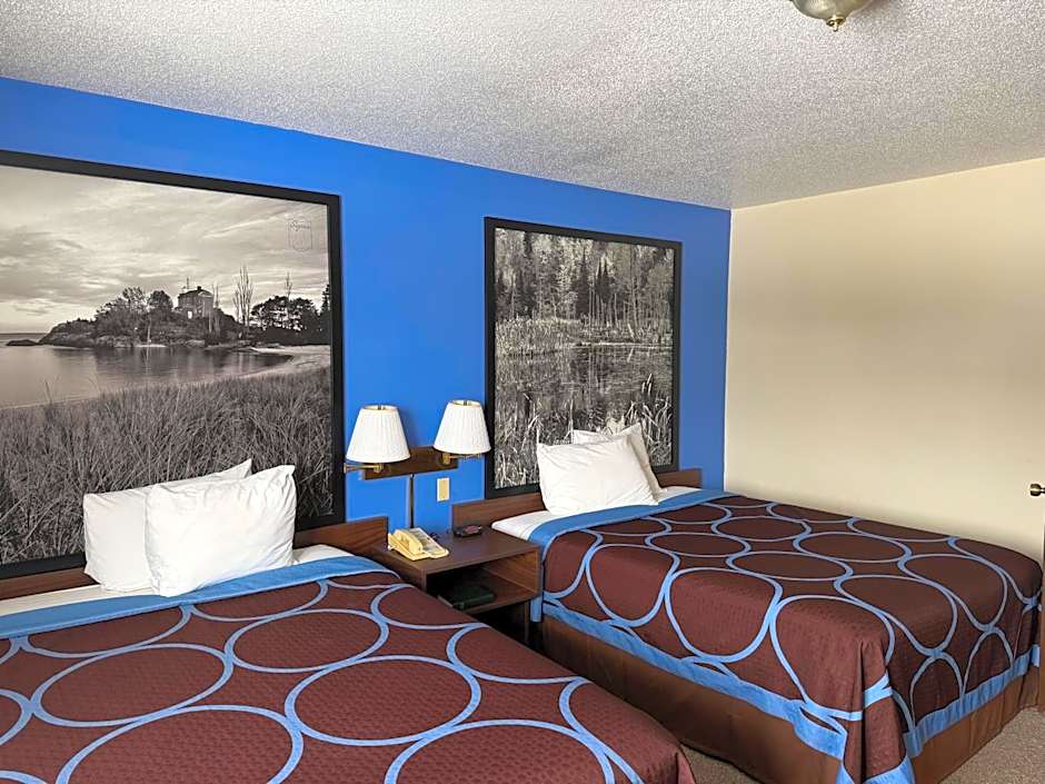 Iron Mountain Inn & Suites MI US 2